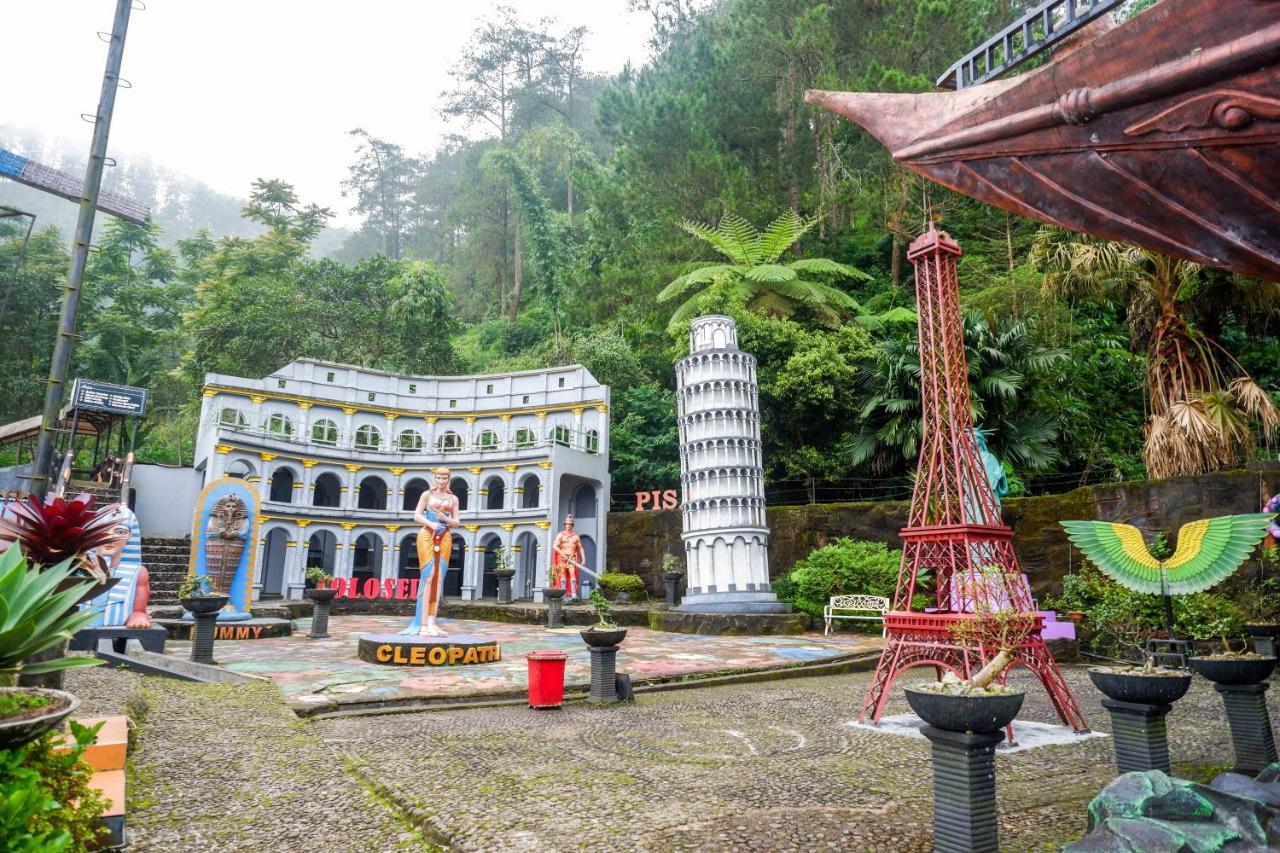 Reddoorz Resort @ Tawangmangu Buitenkant foto
