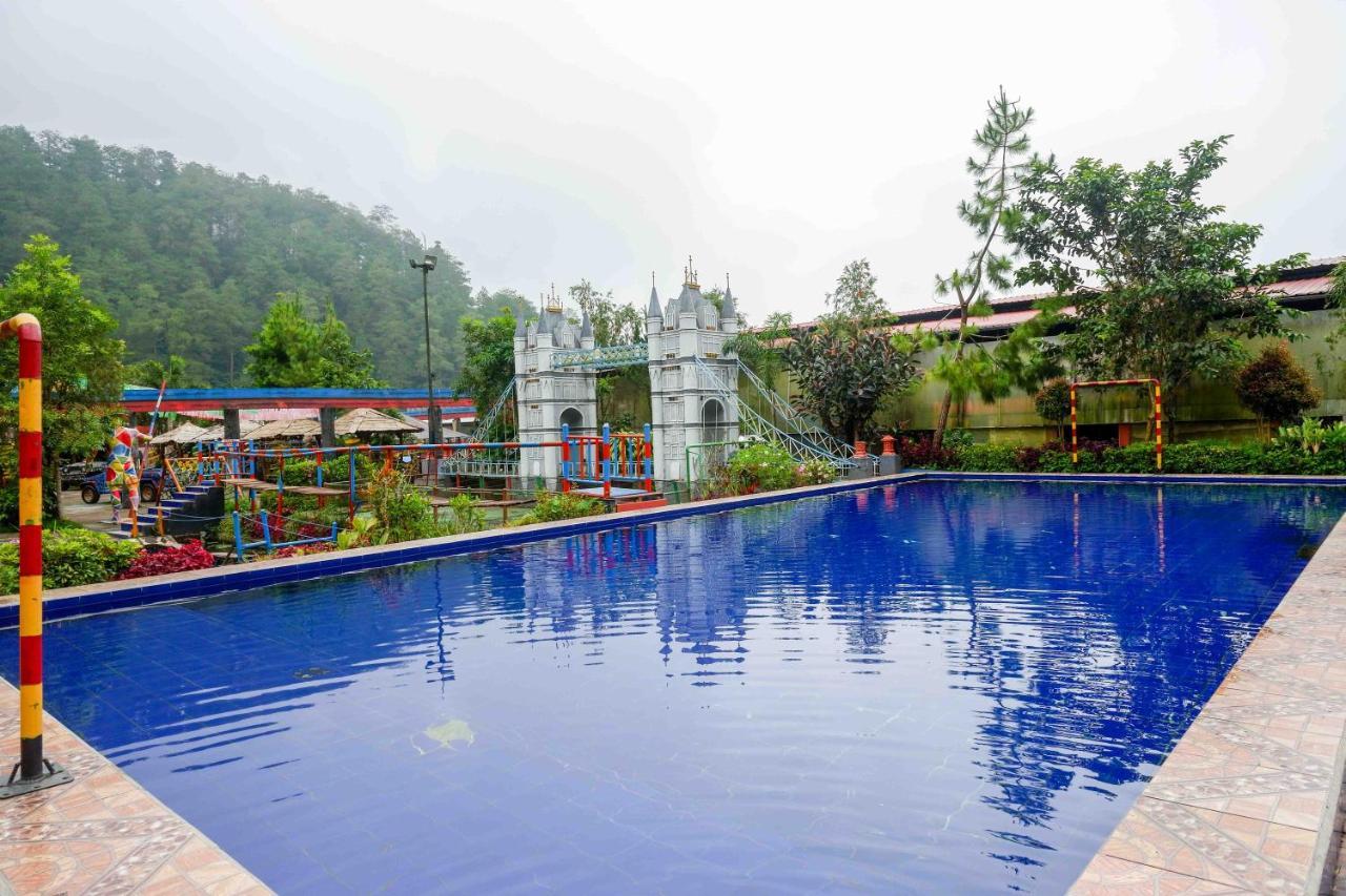 Reddoorz Resort @ Tawangmangu Buitenkant foto