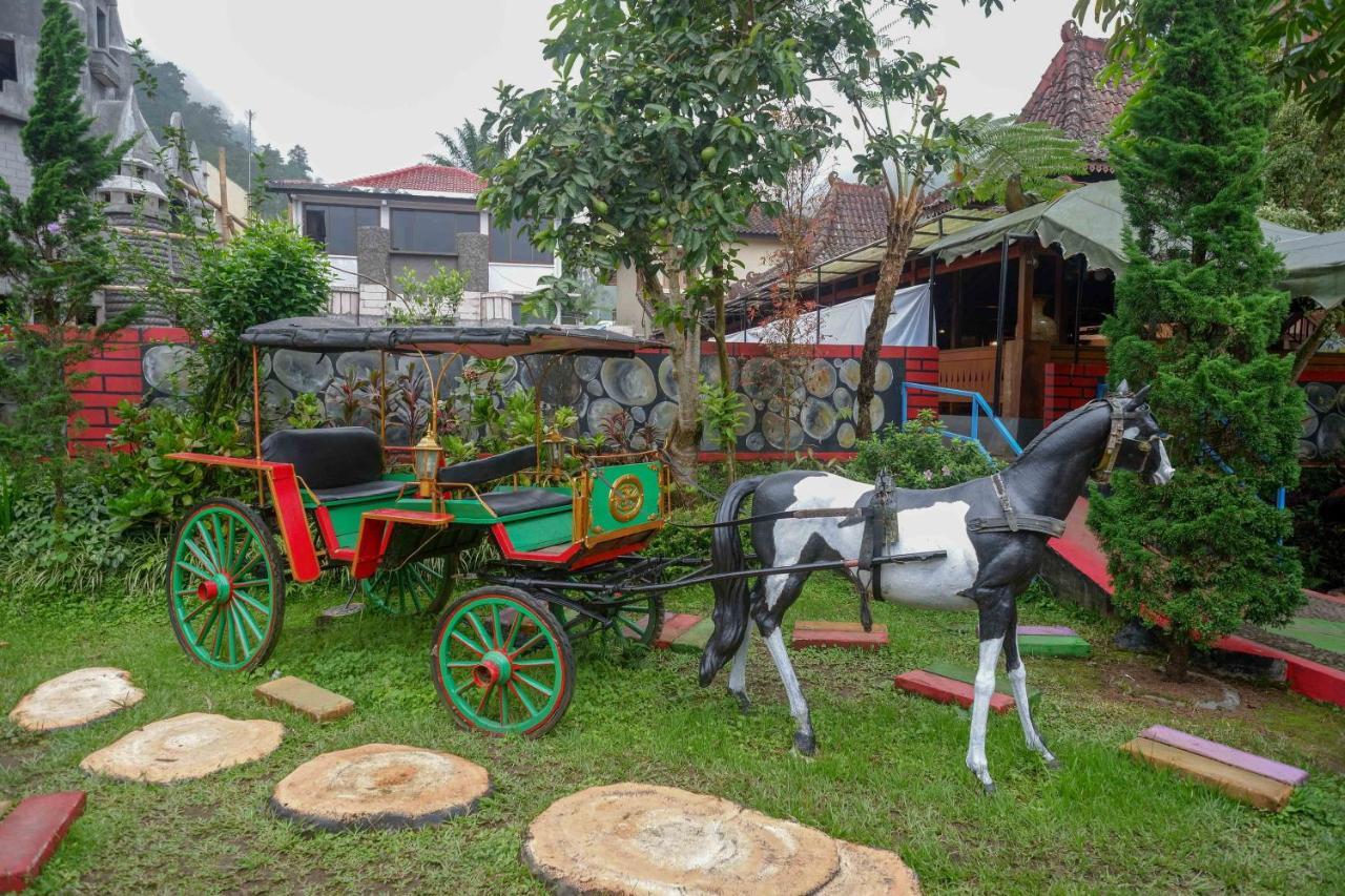 Reddoorz Resort @ Tawangmangu Buitenkant foto