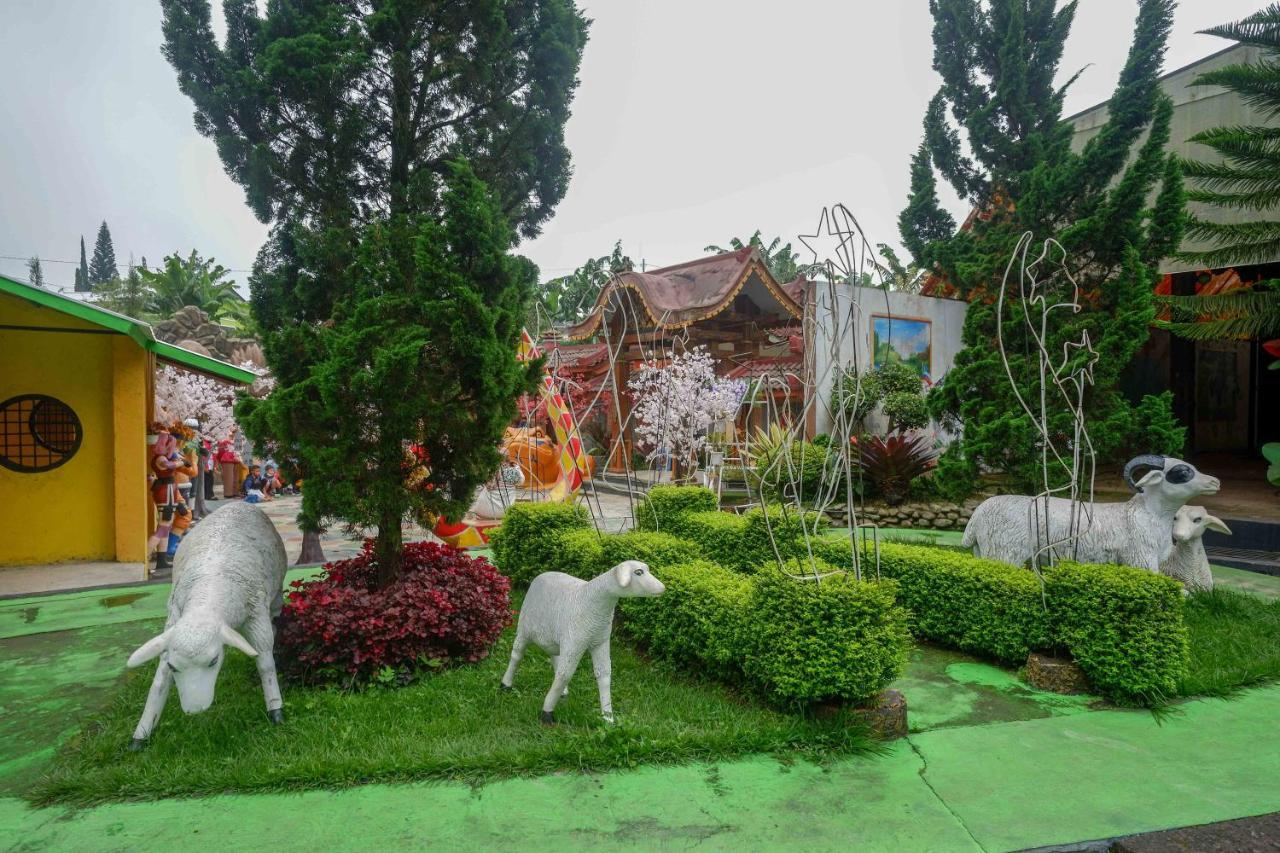 Reddoorz Resort @ Tawangmangu Buitenkant foto