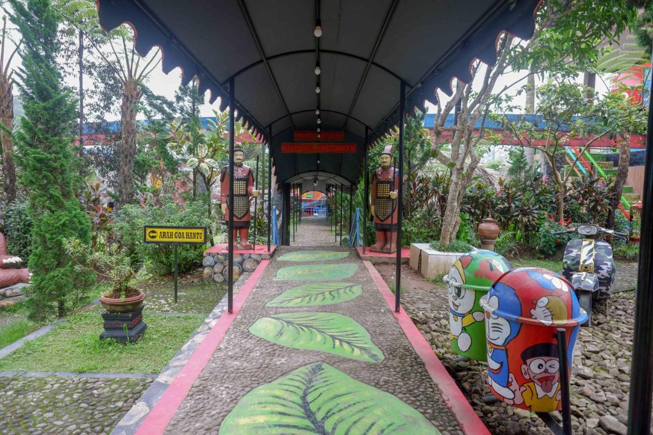 Reddoorz Resort @ Tawangmangu Buitenkant foto