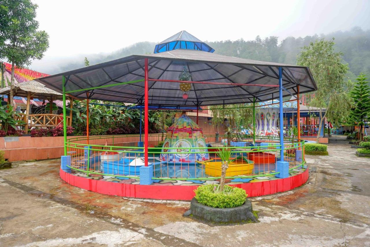 Reddoorz Resort @ Tawangmangu Buitenkant foto